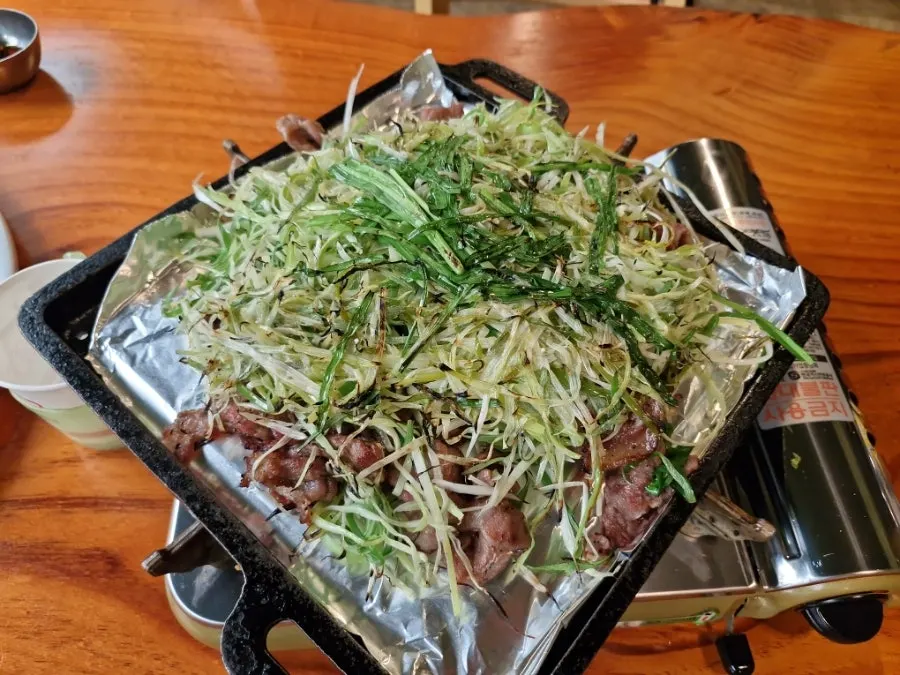 초벌되어 나온 연탄파전불고기 불판