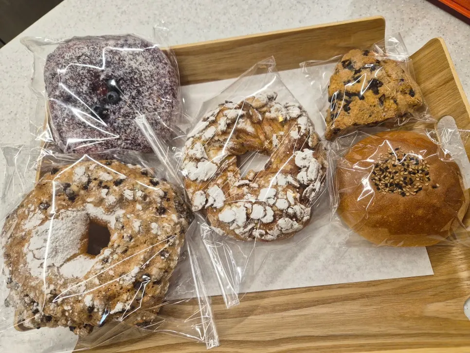 Bread and drinks placed on the table
