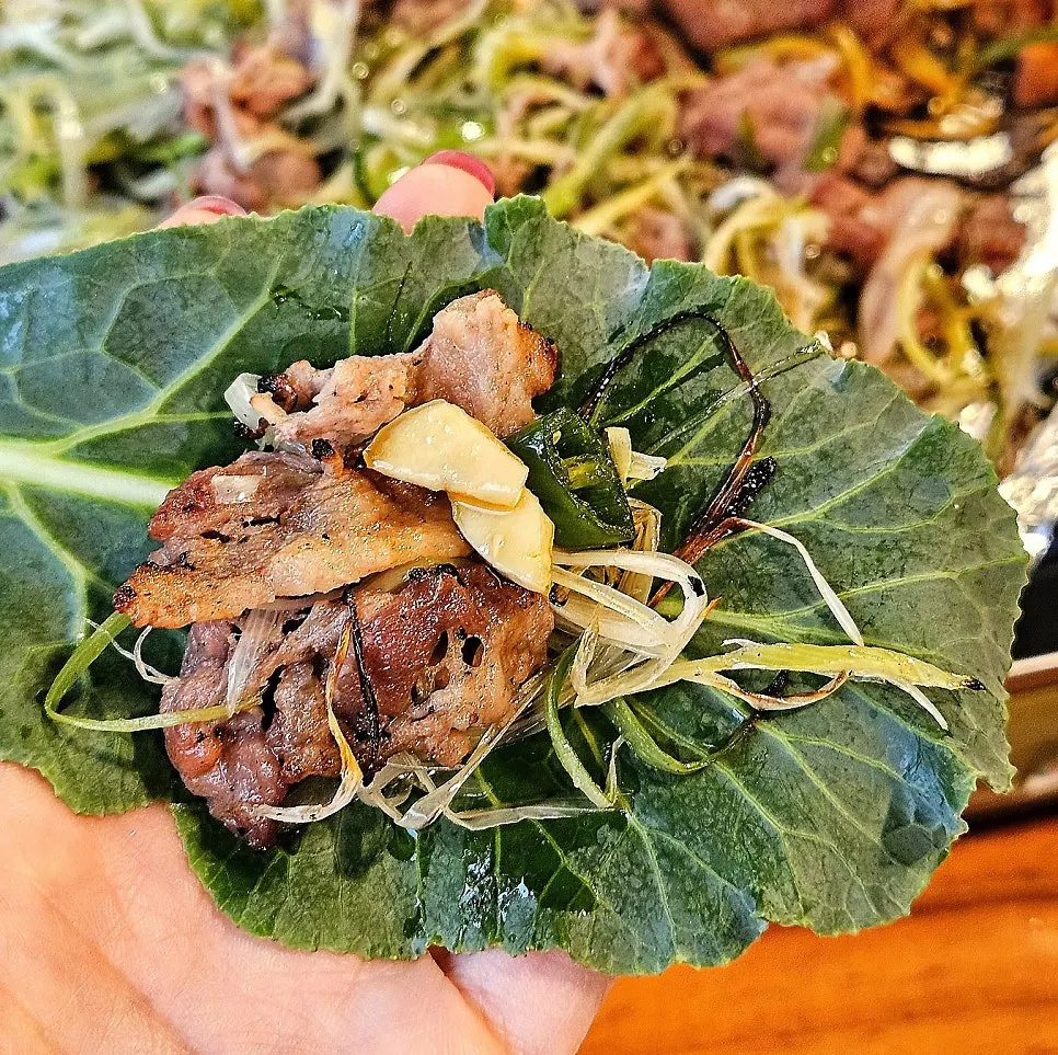쌈채소에 싸 먹는 연탄불고기