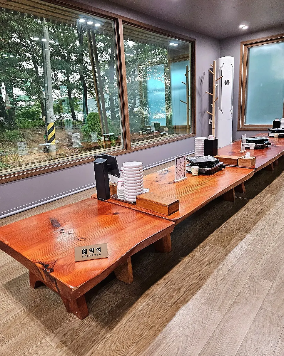 단체석이 마련된 불향집 홀 전경