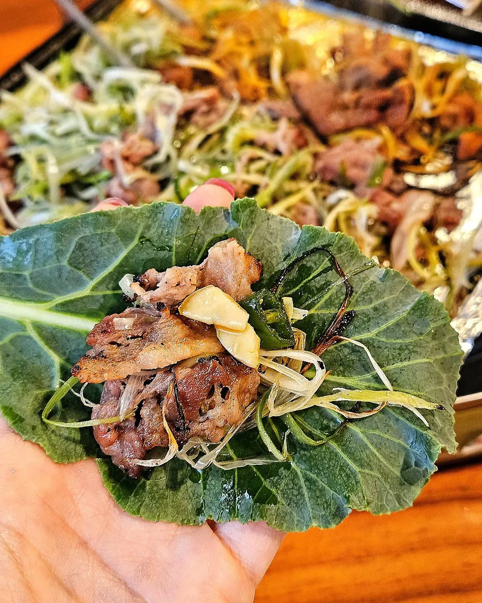상추와 깻잎에 불고기를 올린 쌈
