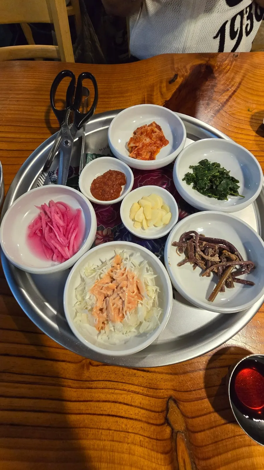 A table set before the meal at Bulhyangjip