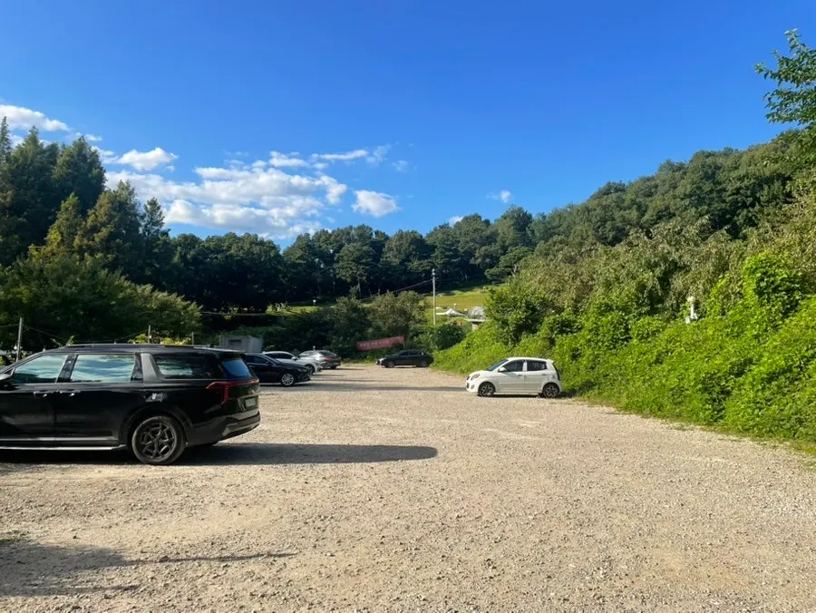 Bulhyangjip's wide parking lot and the lawn behind it
