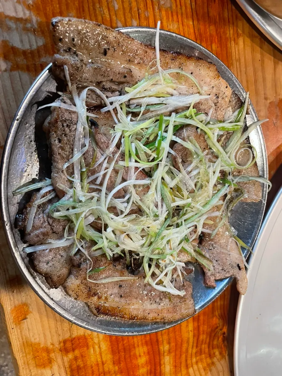 Scallion bulgogi and charcoal pre-grilled pork belly served already cooked
