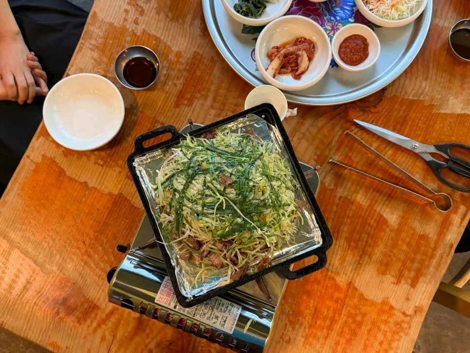 Thinly sliced bulgogi infused with charcoal smokiness