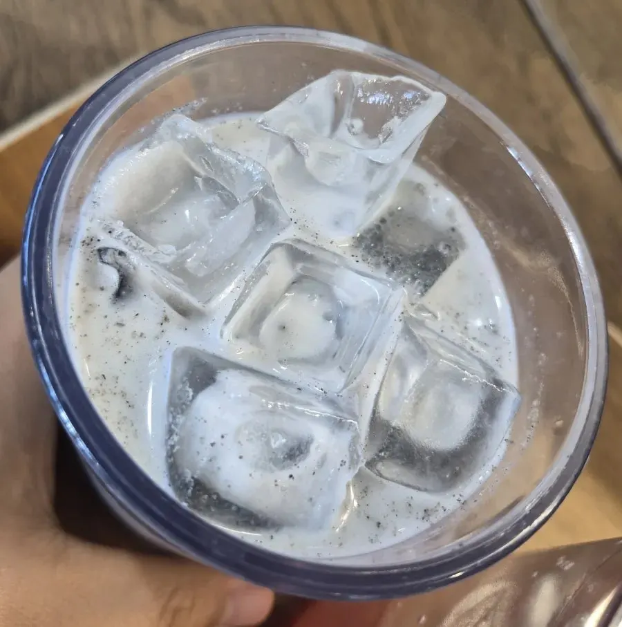 고소한 흑임자라떼 한 잔