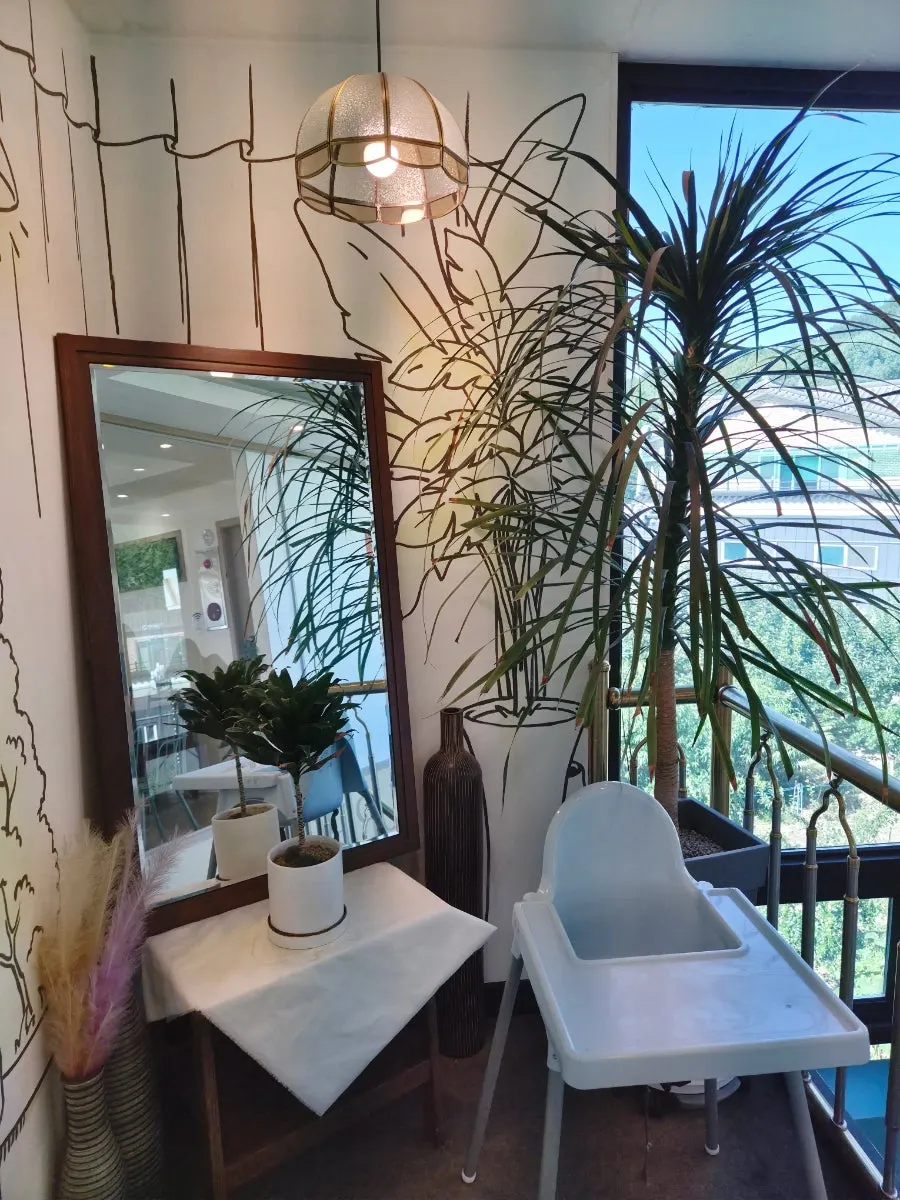 3rd-floor outdoor rooftop seating and mountain view at Flowerpot Cafe