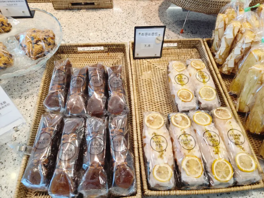 2nd-floor order counter at Flowerpot Cafe