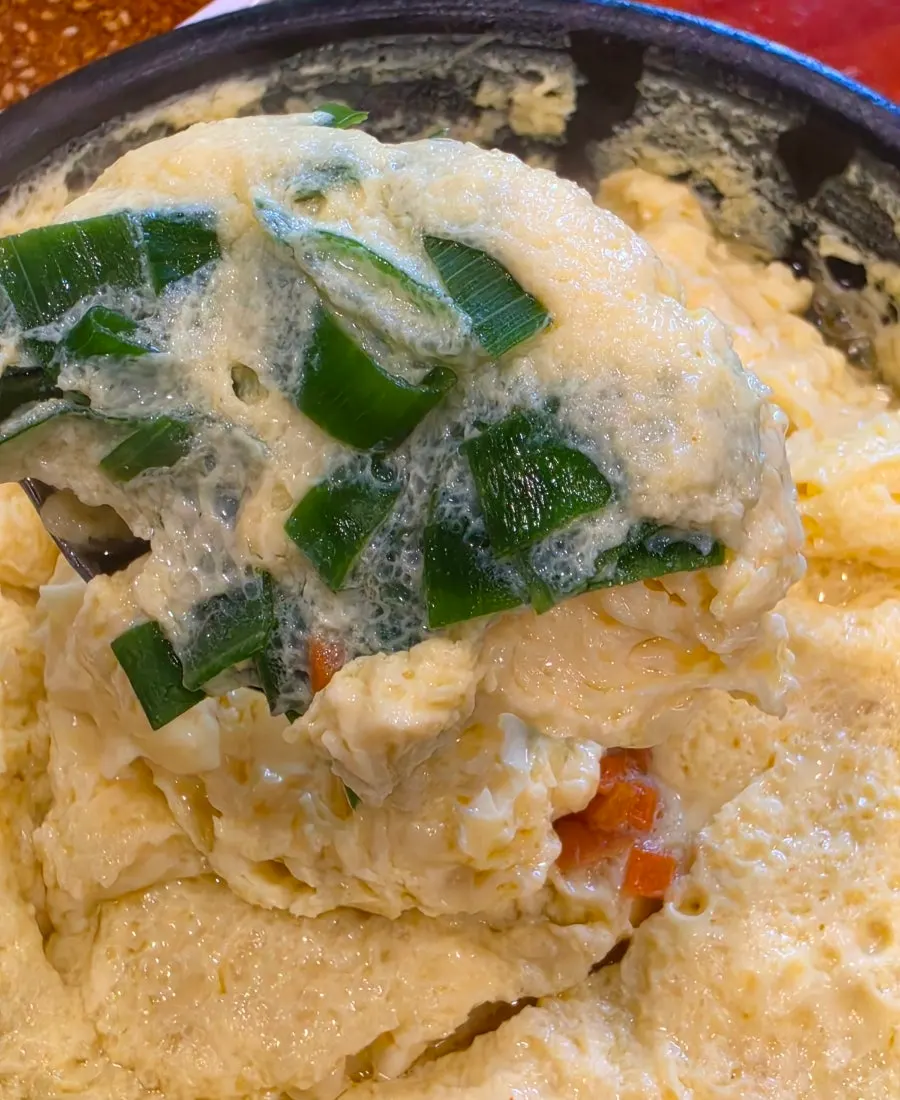 진하게 끓여 낸 된장찌개 한 그릇