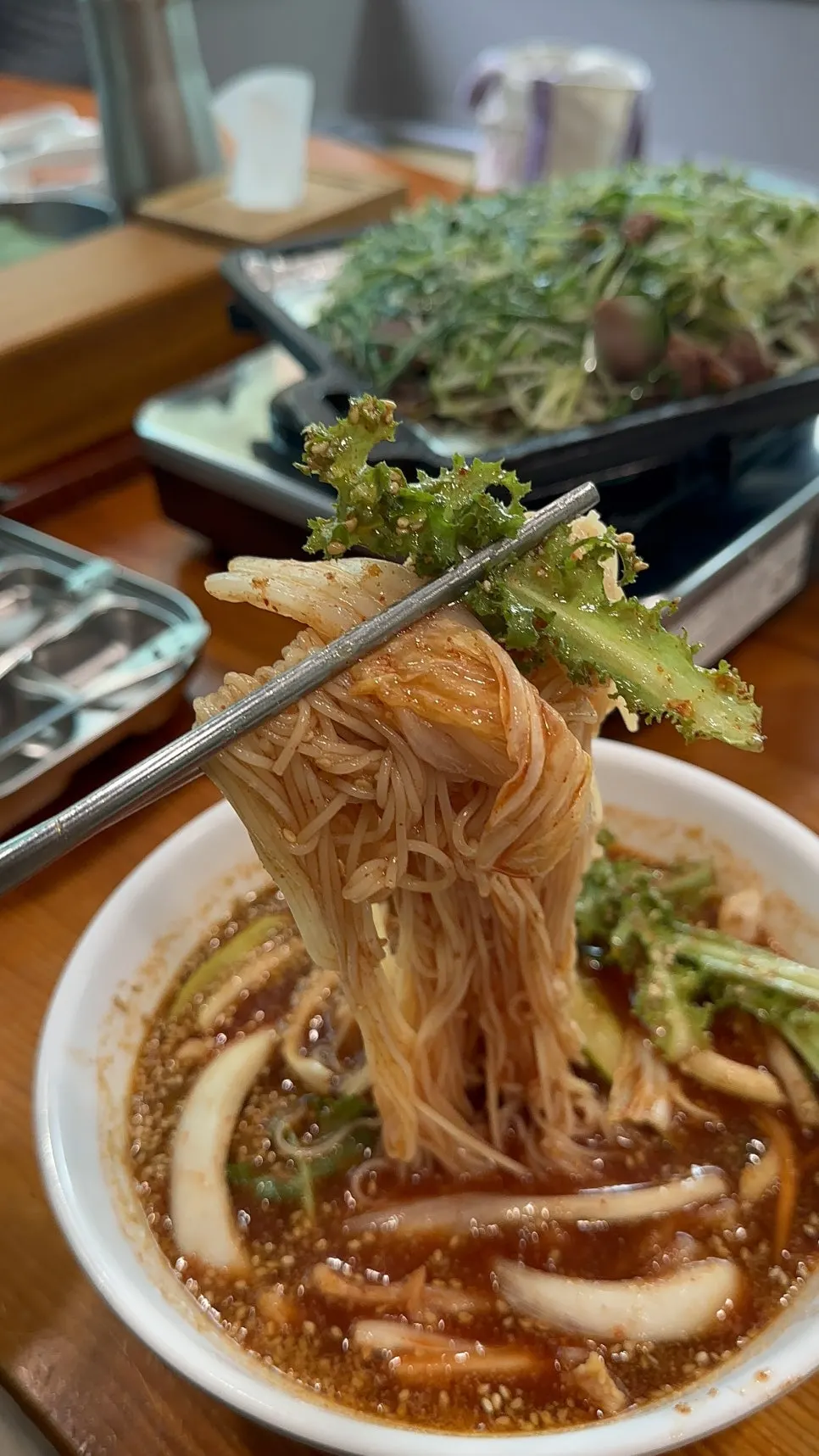 불고기와 국수, 된장찌개가 함께 놓인 마무리 한 상