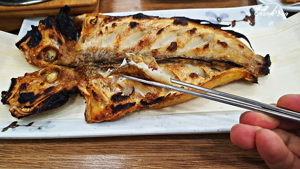 Flesh of the wood-fired semi-dried tilefish