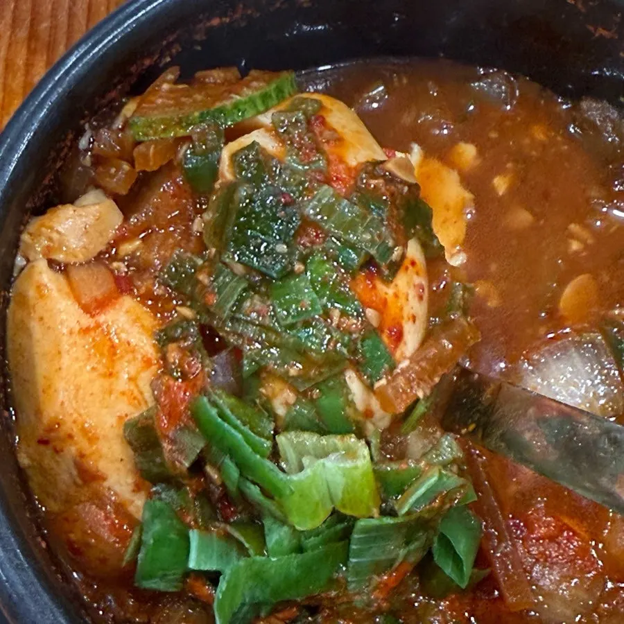 칼칼한 스타일의 된장찌개 클로즈업