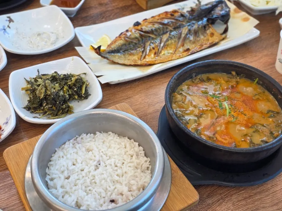 식사를 마친 설악추어탕 추어탕 상차림