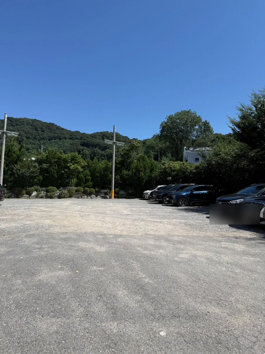 Front of Seolak Chueotang Mulwang Reservoir Main Branch and the parking space