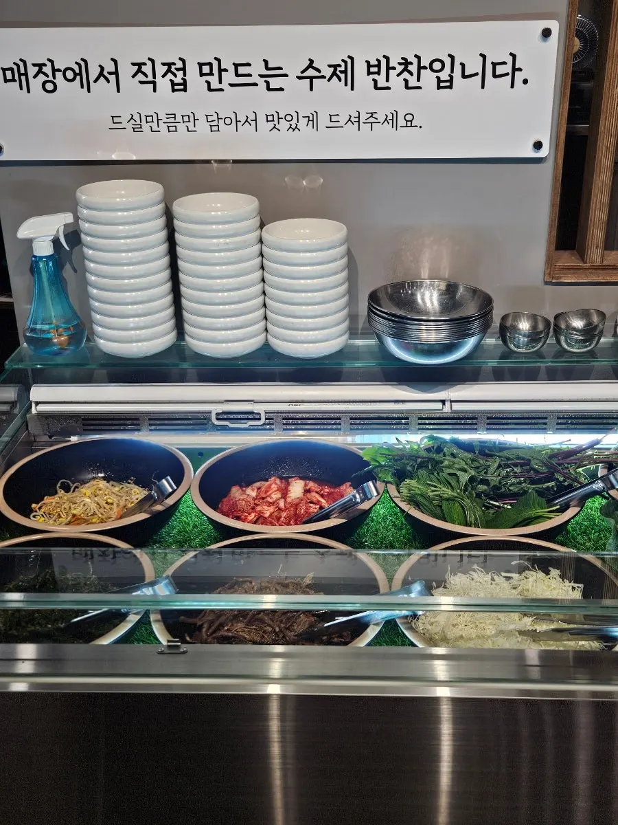 연탄 초벌로 고기에 불향을 입히는 모습
