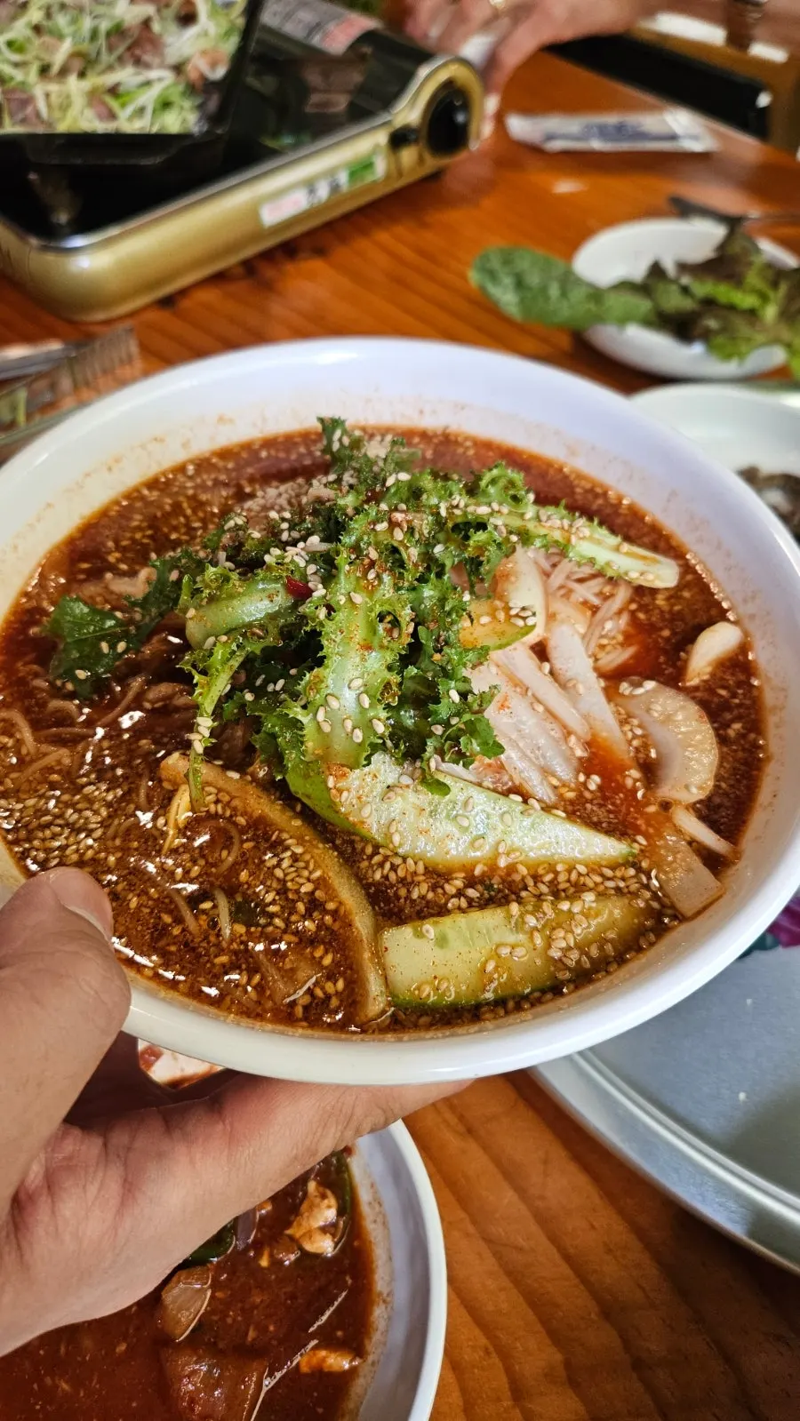 뜨끈하게 끓여 나온 시골할매 된장찌개