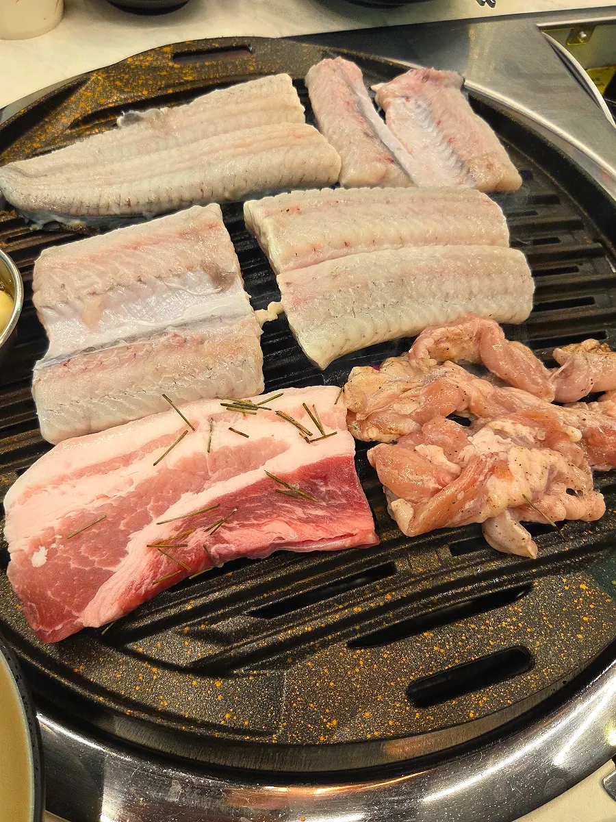 함께 나온 삼겹살과 닭목살