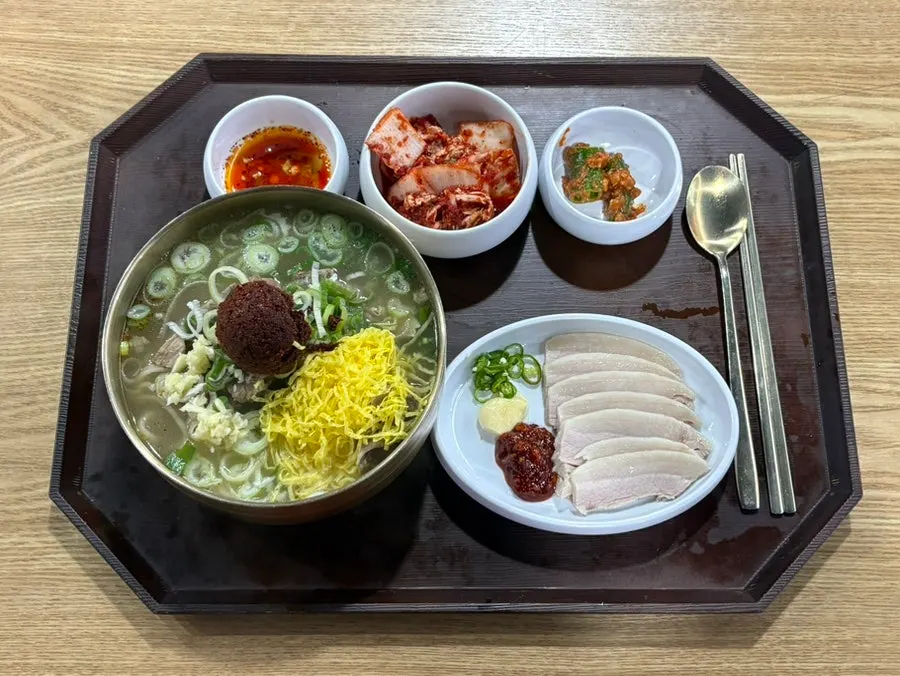 In-store poster for the meat dumpling set