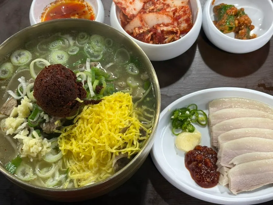 Notice about the free dumplings for orders over ₩30,000