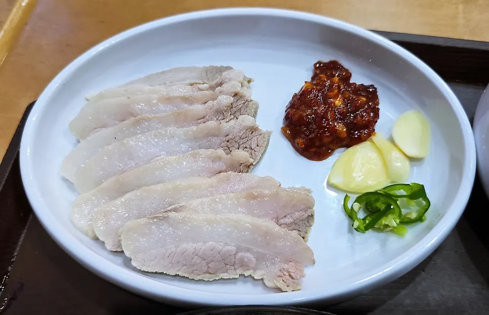 Full spread with gabrisal suyuk and bone tang-bap