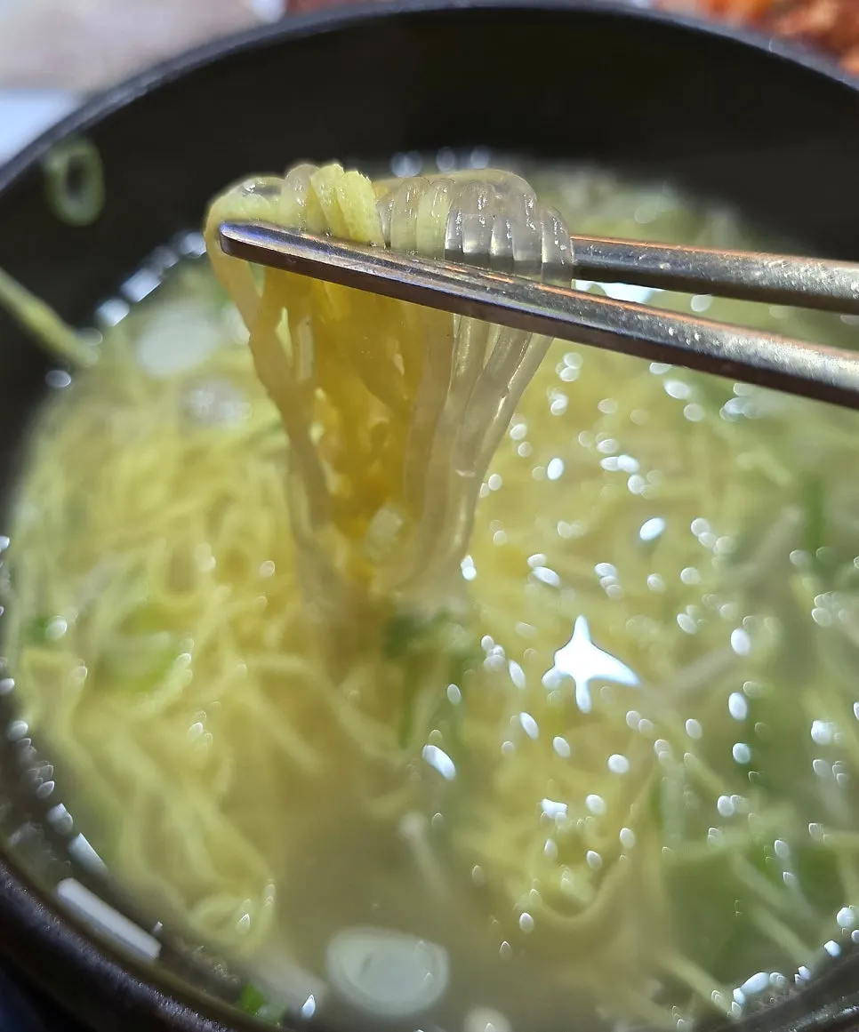 Glass noodles eaten like noodles in the broth