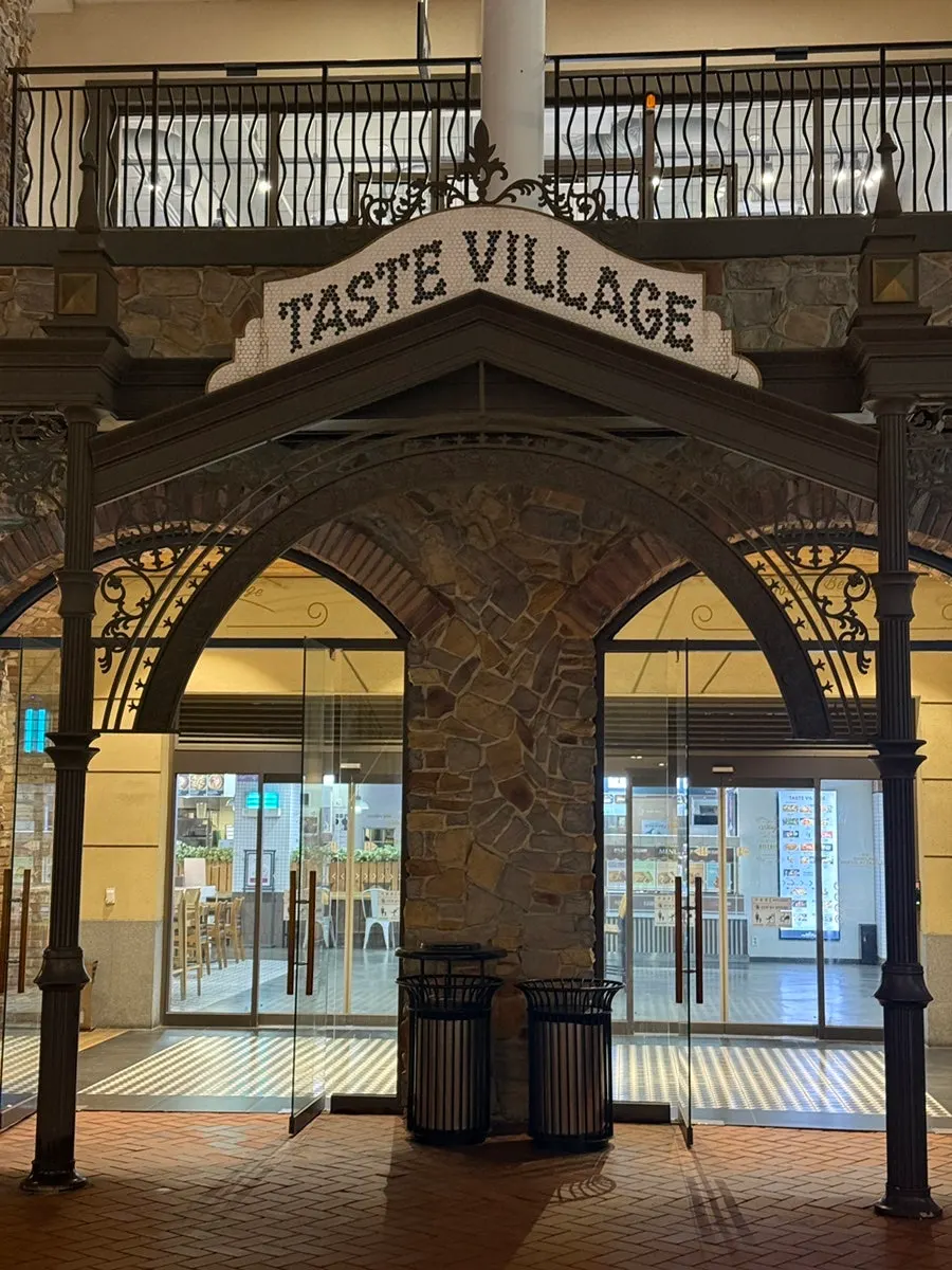 Front of the Pyeongi Dambaek storefront inside Siheung Premium Outlets