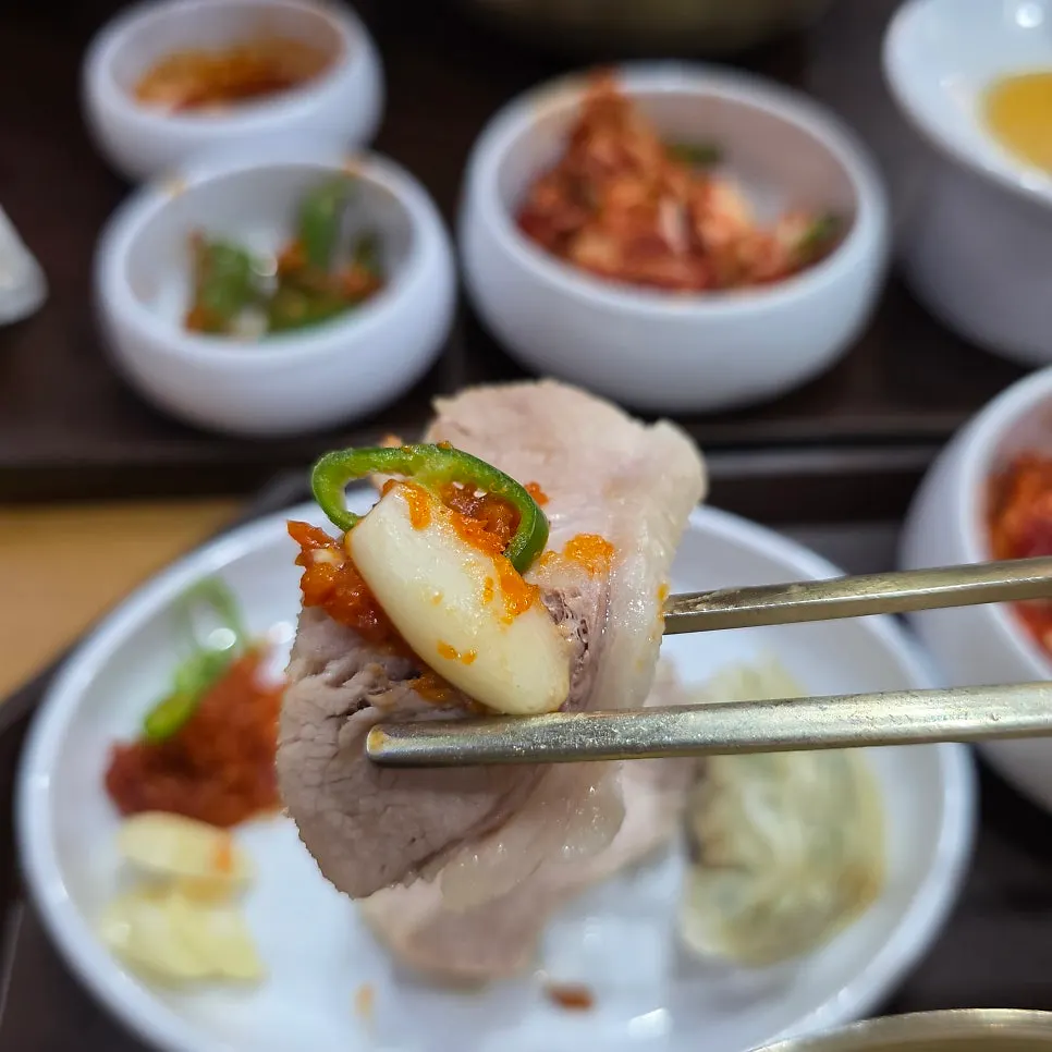 속이 꽉 찬 고기만두 단면