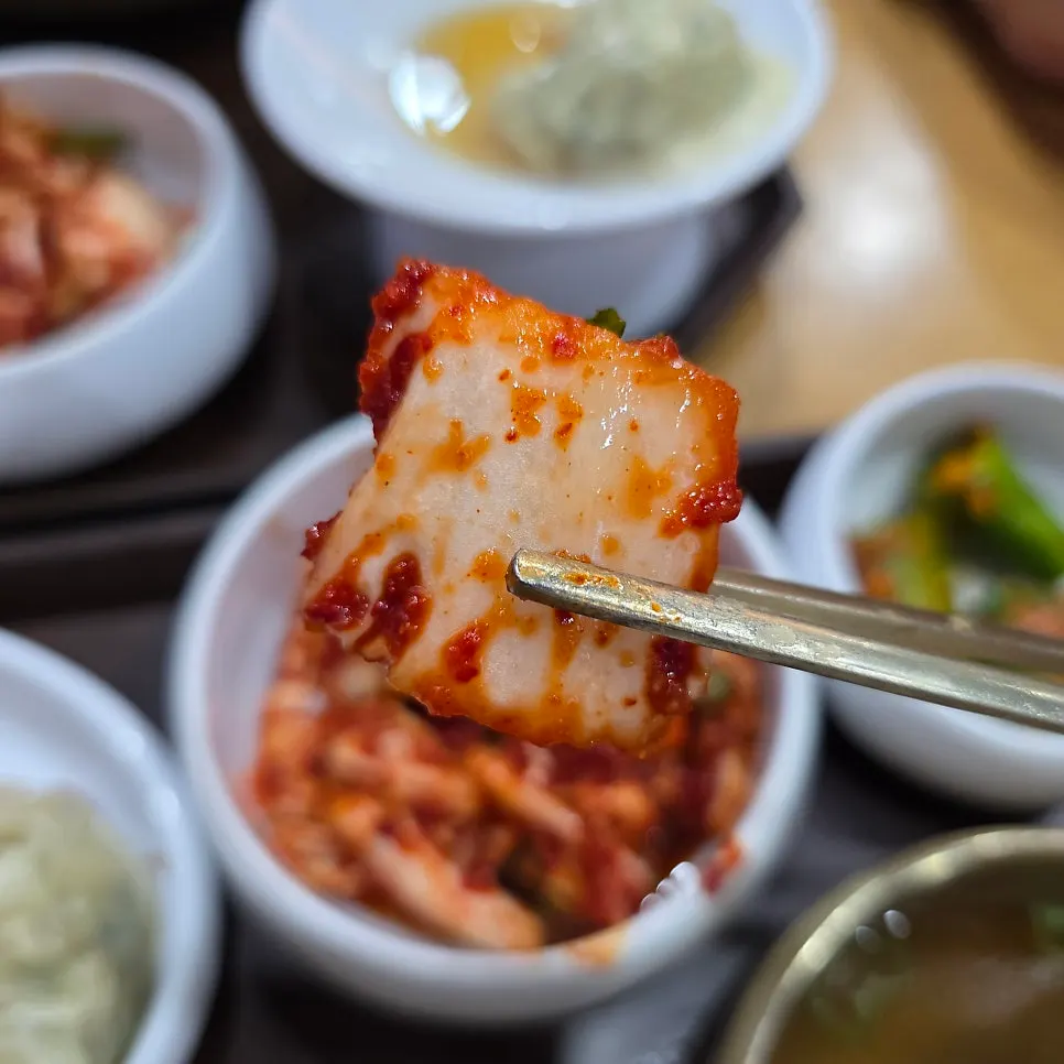 리필해서 먹은 겉절이 김치