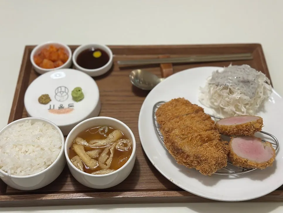 시올돈 일원점 모듬카츠정식 상차림