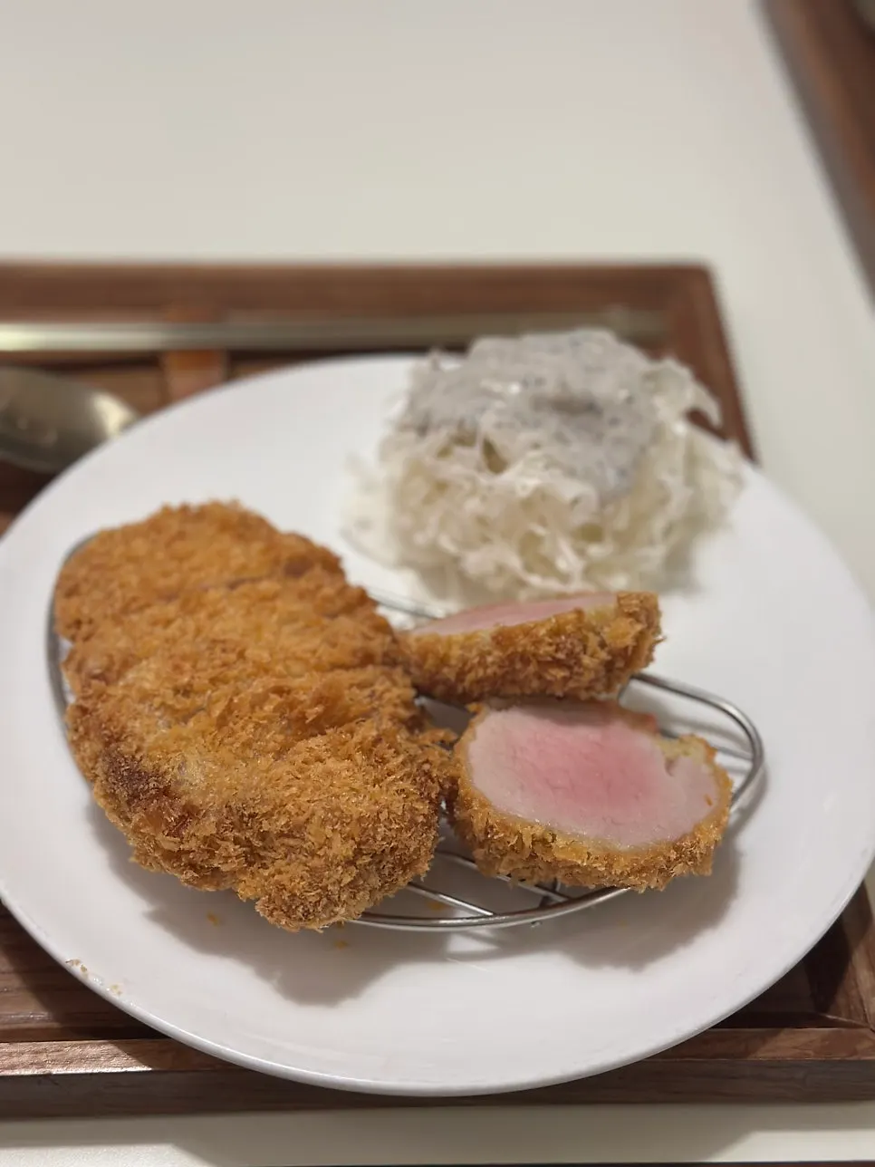 모듬카츠정식과 함께 나온 밥과 유부국