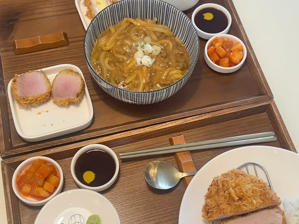 시올돈 일원점 테이블에 차려진 음식