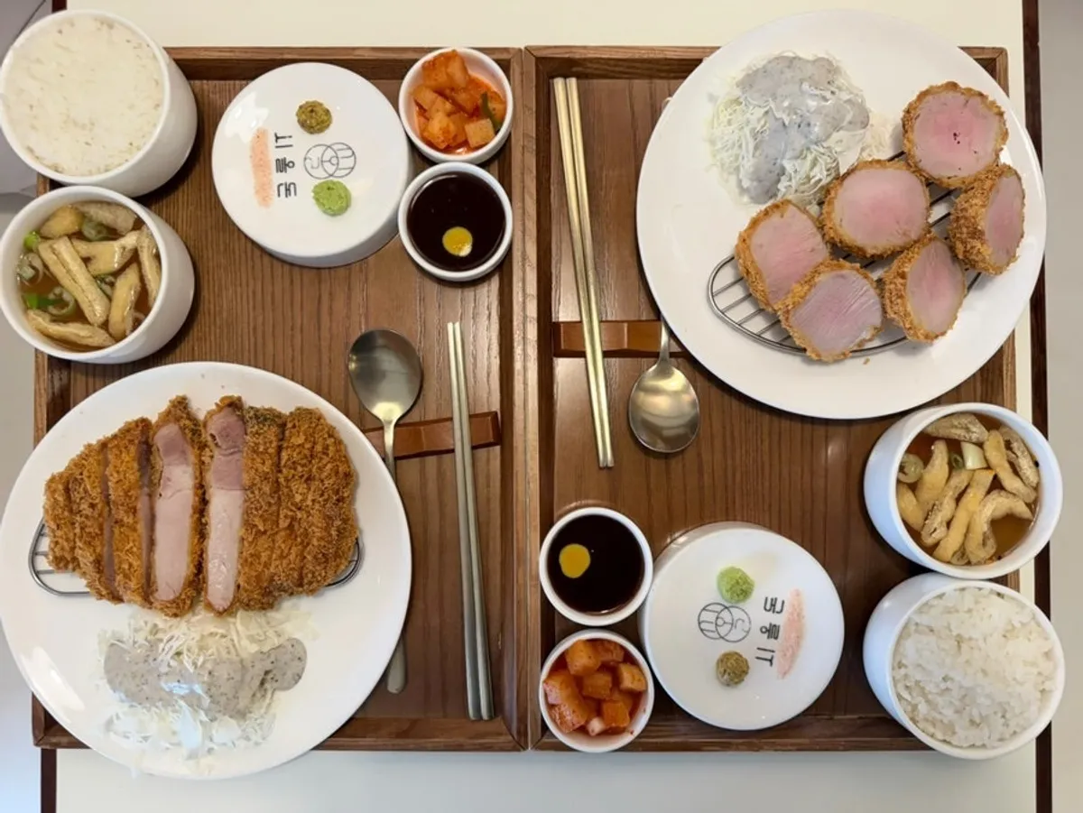 Full spread of the premium sirloin katsu set at Sioldon Ilwon Branch