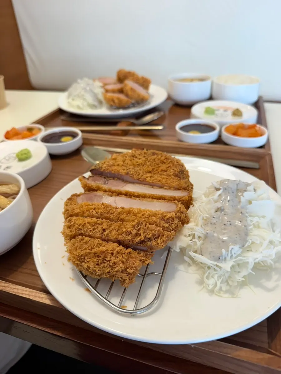 Plate of side dishes accompanying the katsu set