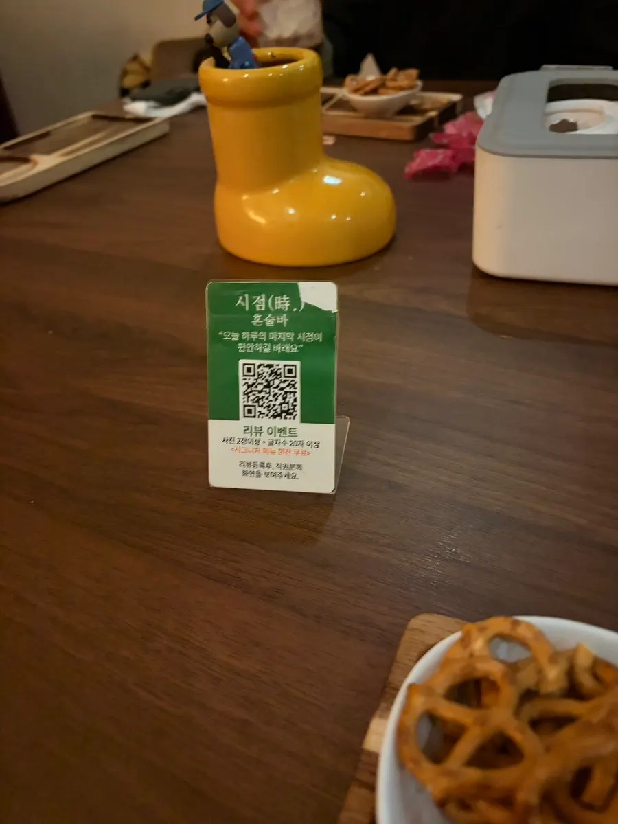 QR注文案内が書かれた店内の案内板