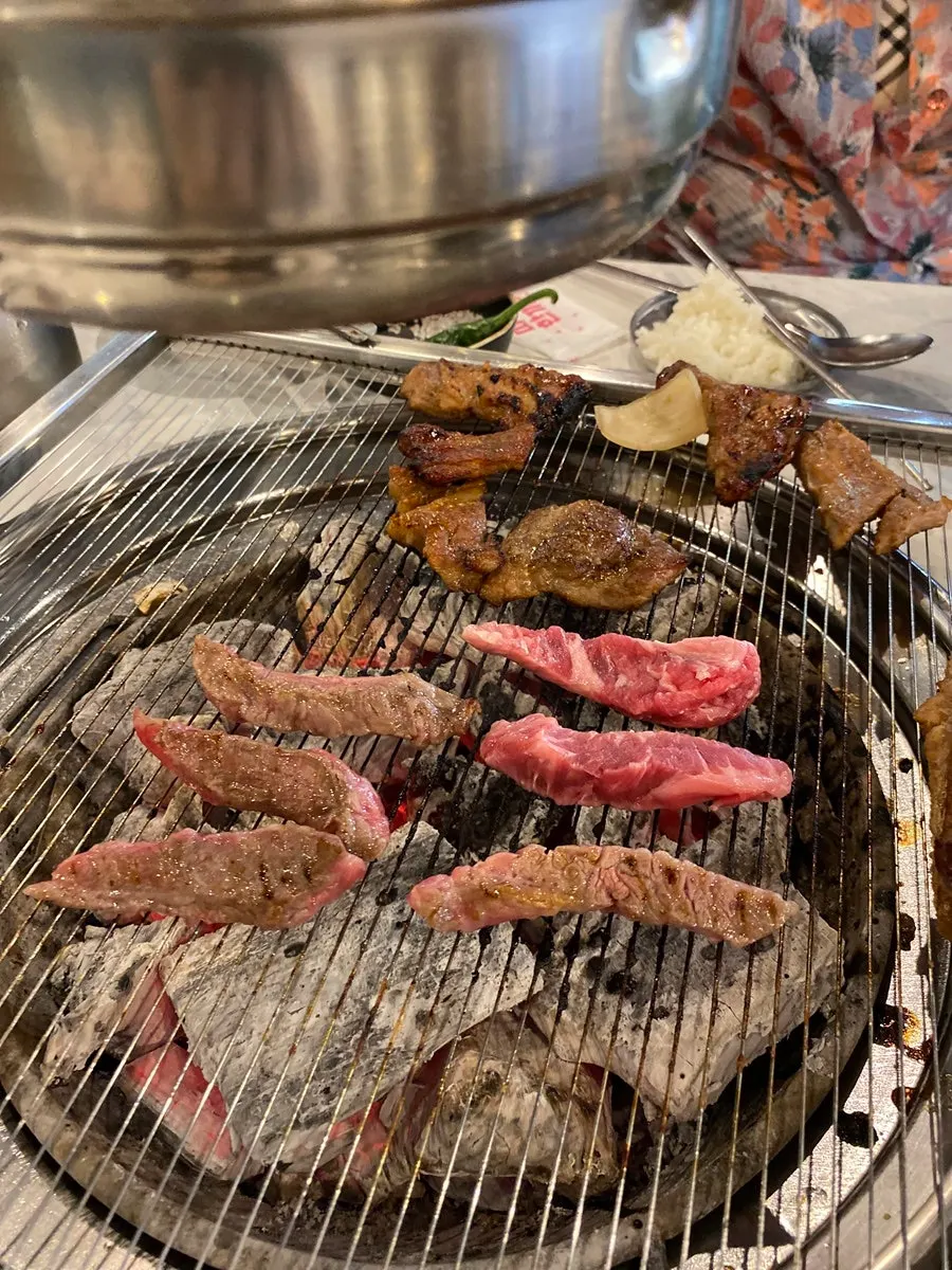 식껍 용인김량장점 고기 상차림 전경