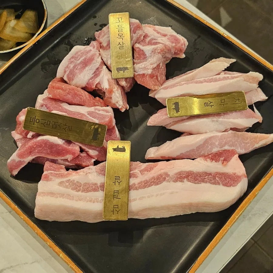 삼겹살 꼬들목살 치마살 등심덧살 생고기모듬 한 상