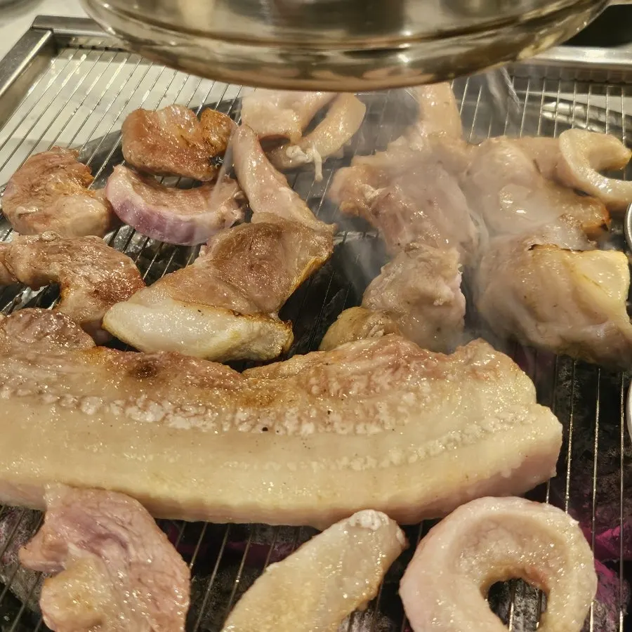 꼬들꼬들한 식감의 꼬들목살 구이