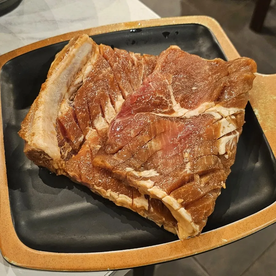 추가 주문한 양념갈비 상차림