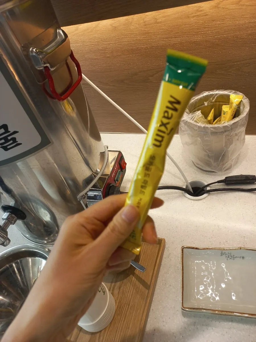 Dessert-drink section at the self-serve bar