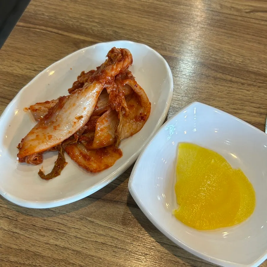 고기와 김치 반반 손만두전골