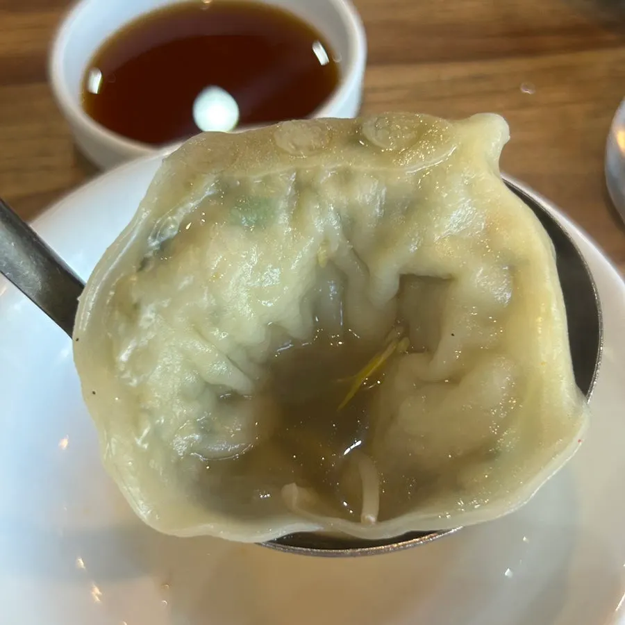 고기와 김치 손만두 구성