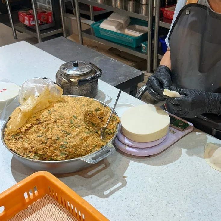 매장에서 직접 빚는 손만두