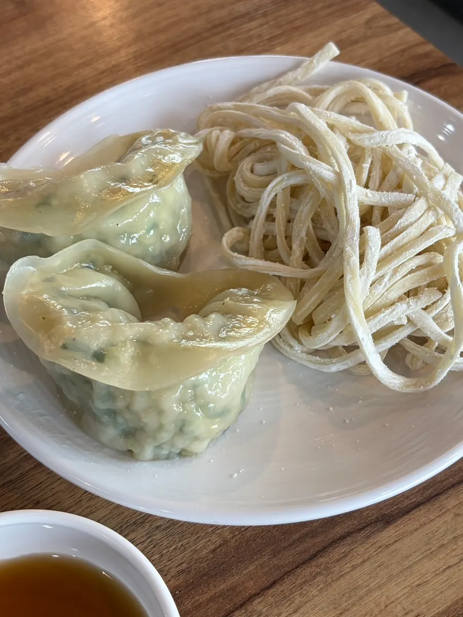 만두전골과 칼국수 세트 구성
