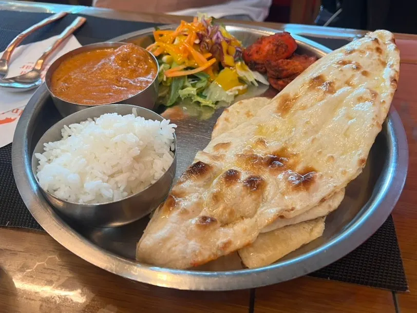 Chicken makhani with pieces of chicken