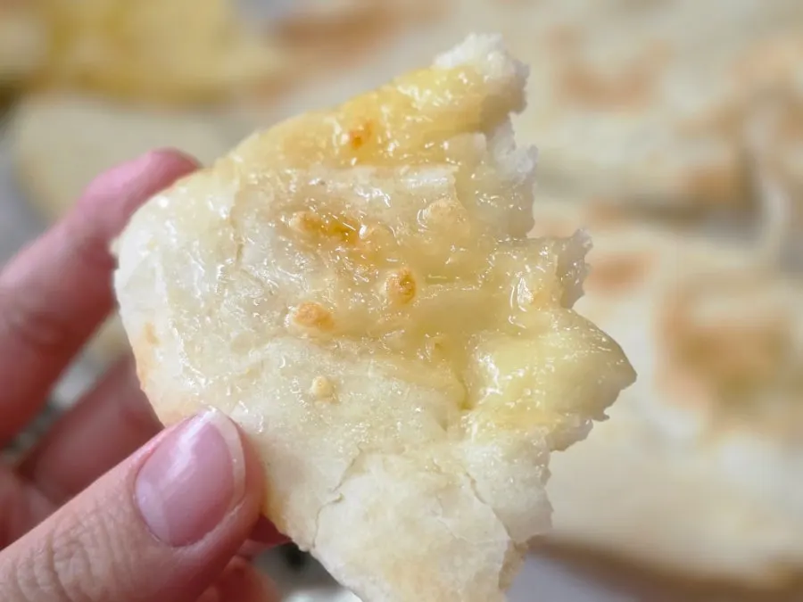 반으로 접힌 두 겹 스타일 치즈난 단면