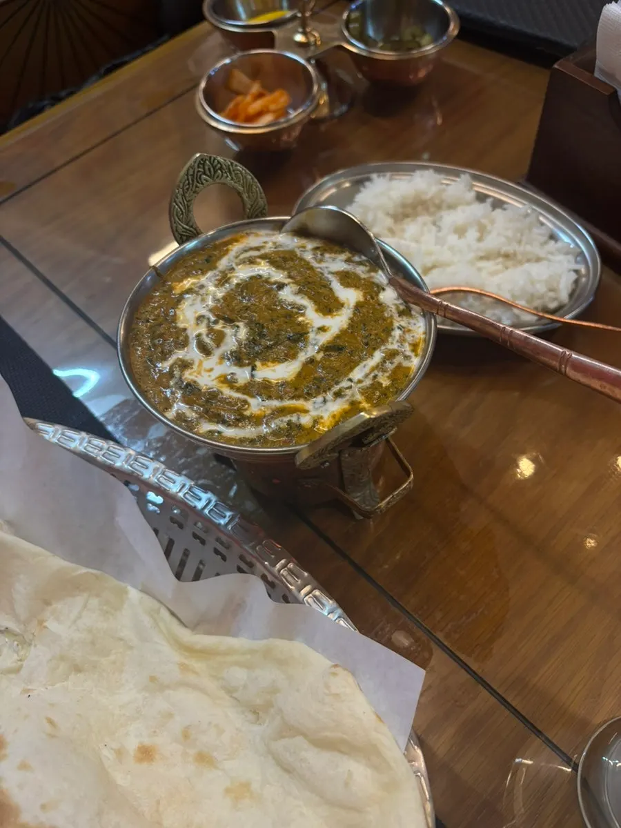 Vibrant green spinach curry, palak paneer