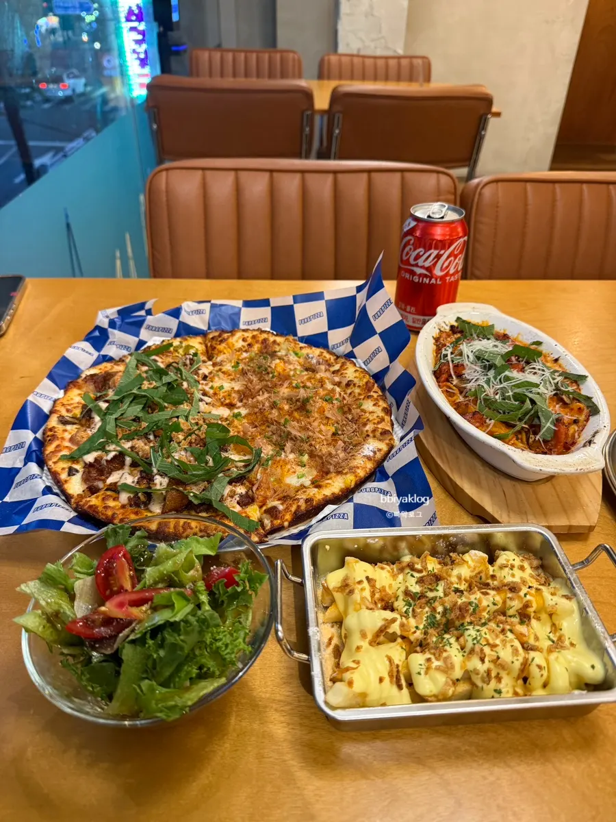 Introduction to a pet-friendly pizza restaurant near Sillim Station