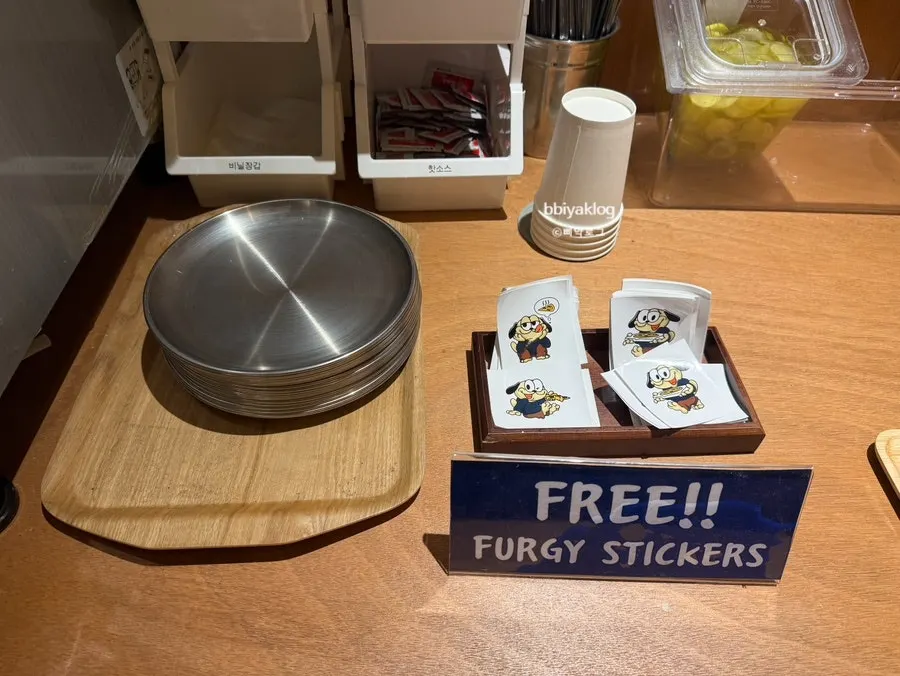 Third-floor pet-friendly zone