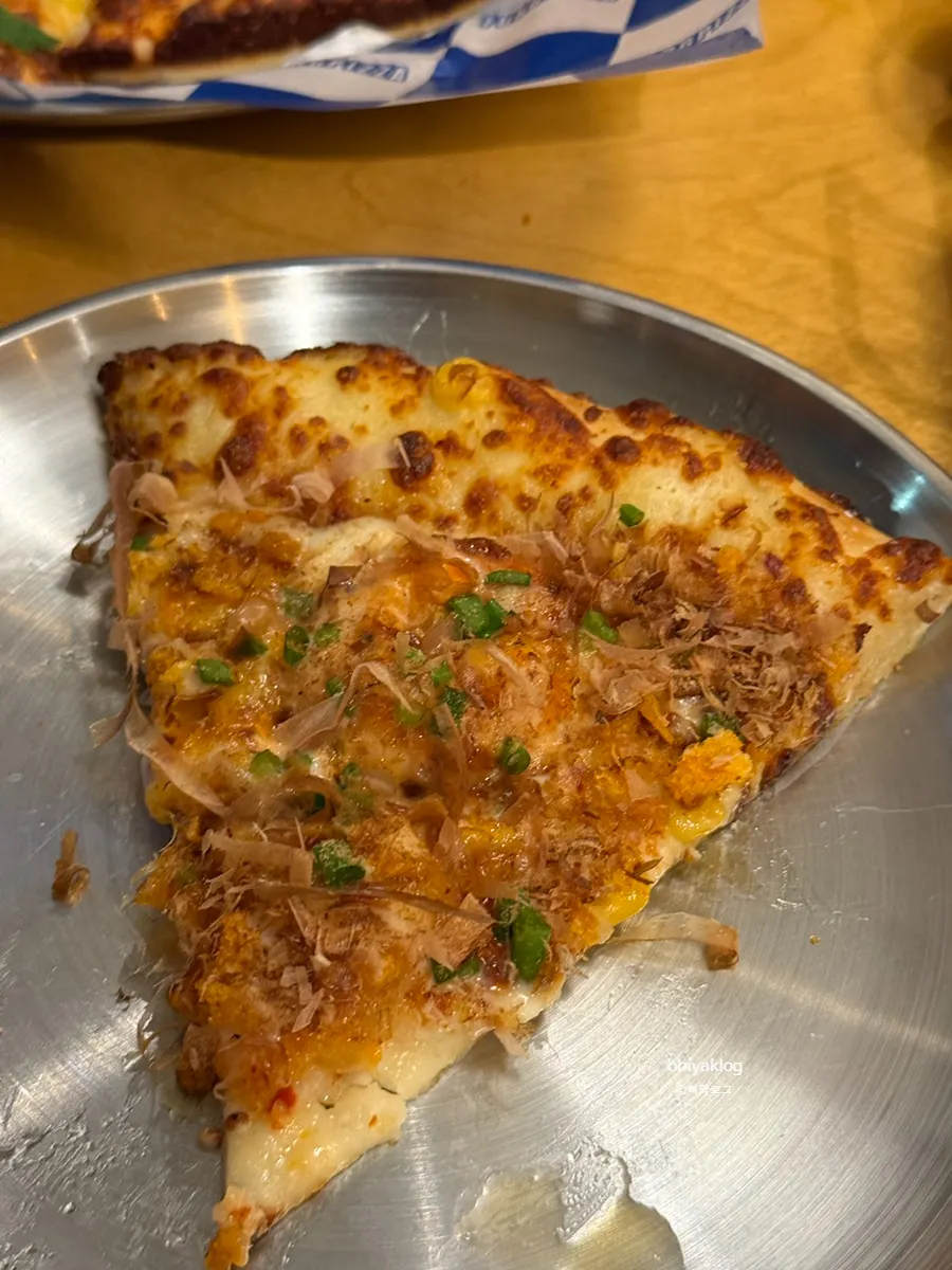 Grilled pollock roe beef brisket pizza