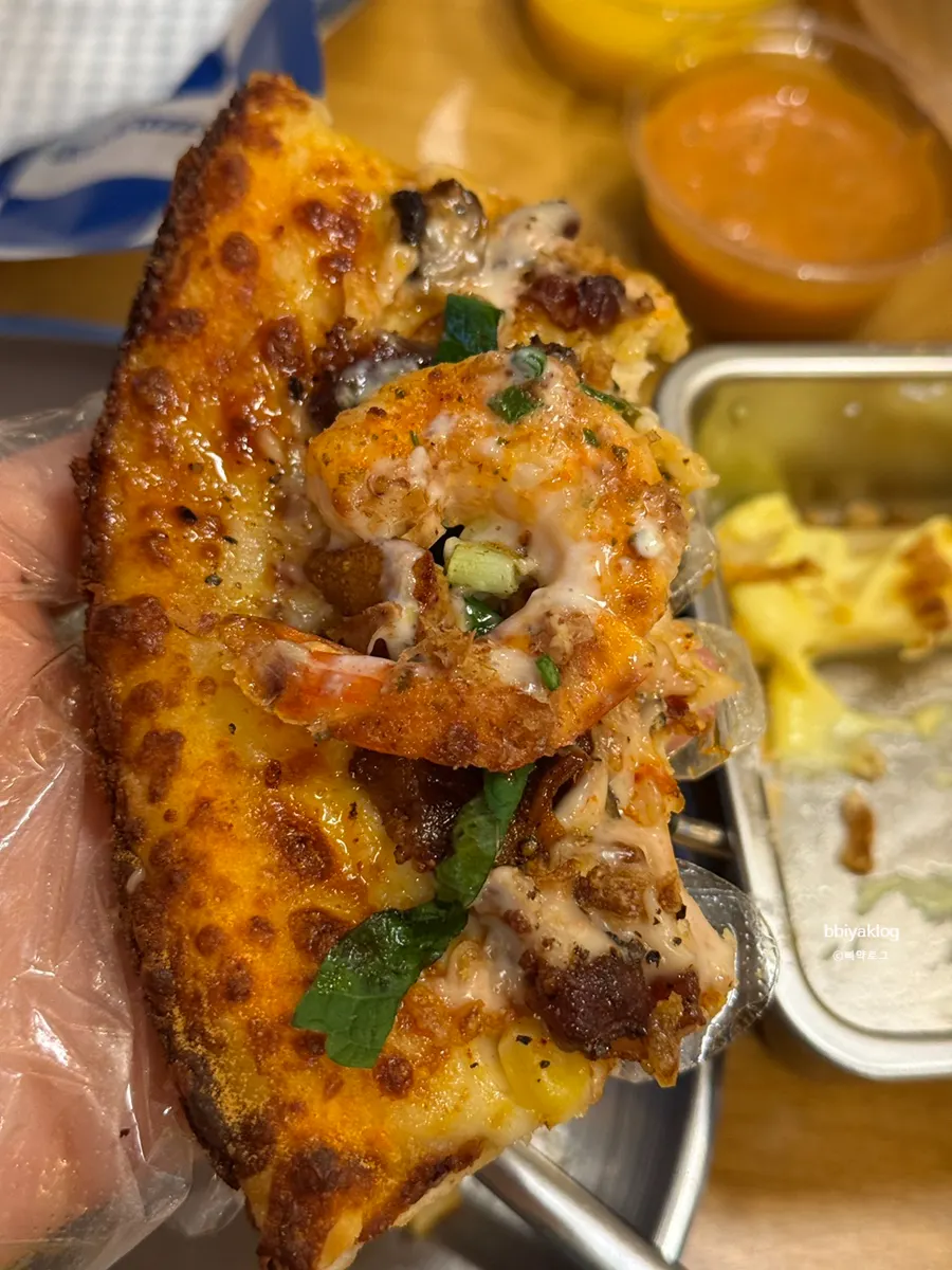 Truffle shrimp scallop pizza